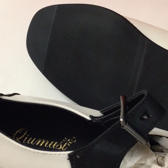 Shoes - Picture 4 of 4